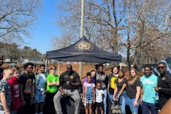 Shaq-with-children-car-show