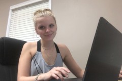 Annastasia-completing-college-applications